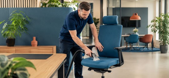 Bureaustoelen professioneel reinigen: zo verleng je de levensduur
