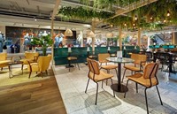 Vergaderstoel 550 AC 4-poots kuip kunststof vlechtwerk zwart-3