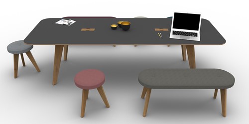 Vergadertafel Splinta Connekt 240x100 cm blad fenix zwart 22mm met afgeronde hoeken en frame 4 poten massief eiken blank gelakt. 